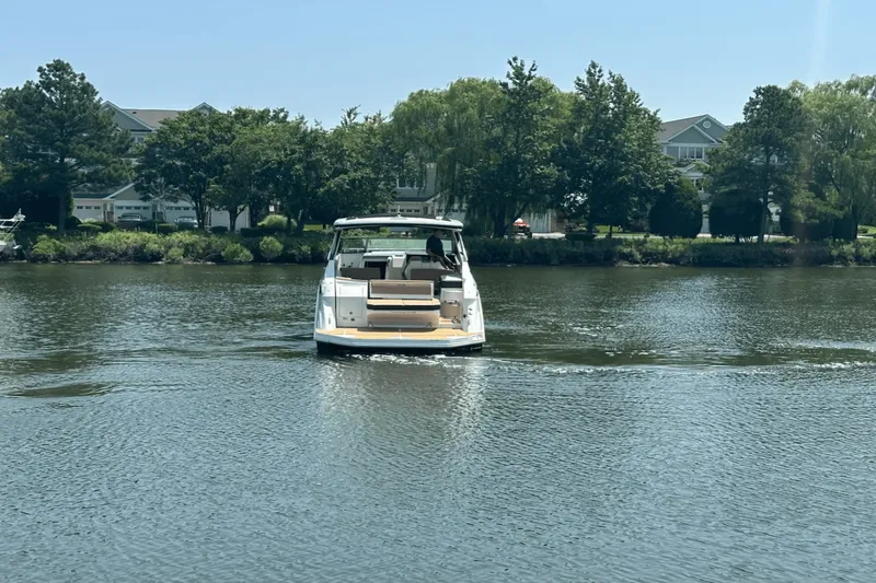 Slide: The Image of Sea Ray 320 DA 2023 - 3