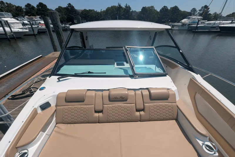 Slide: The Image of Sea Ray 320 DA 2023 - 36
