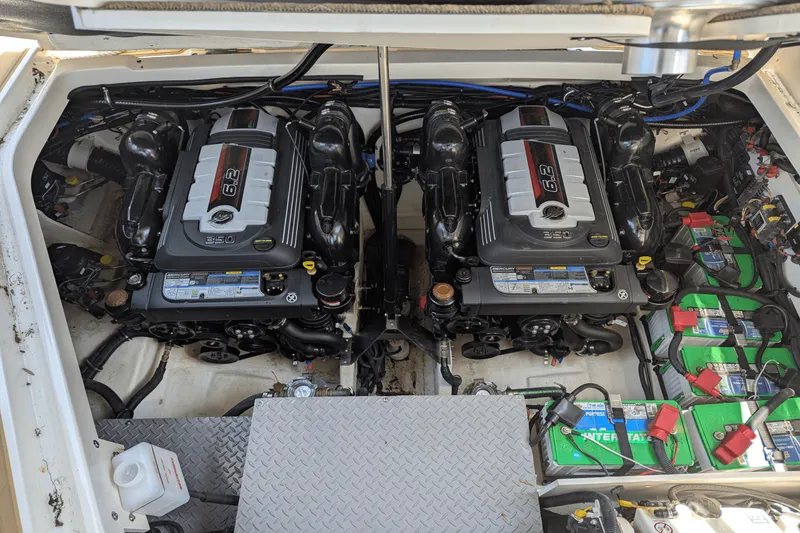 Slide: The Image of Sea Ray 320 DA 2023 - 39