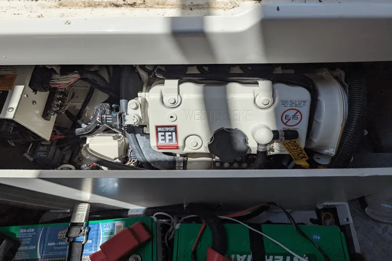 Slide: The Image of Sea Ray 320 DA 2023 - 40