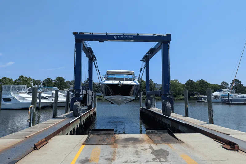 Slide: The Image of Sea Ray 320 DA 2023 - 56