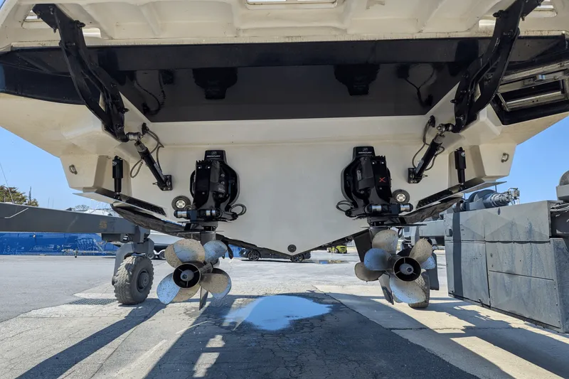 Slide: The Image of Sea Ray 320 DA 2023 - 57