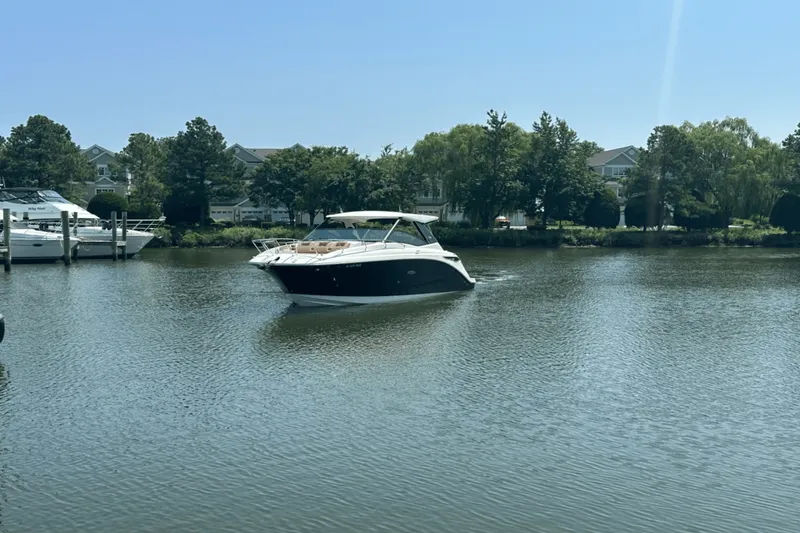 Slide: The Image of Sea Ray 320 DA 2023 - 6