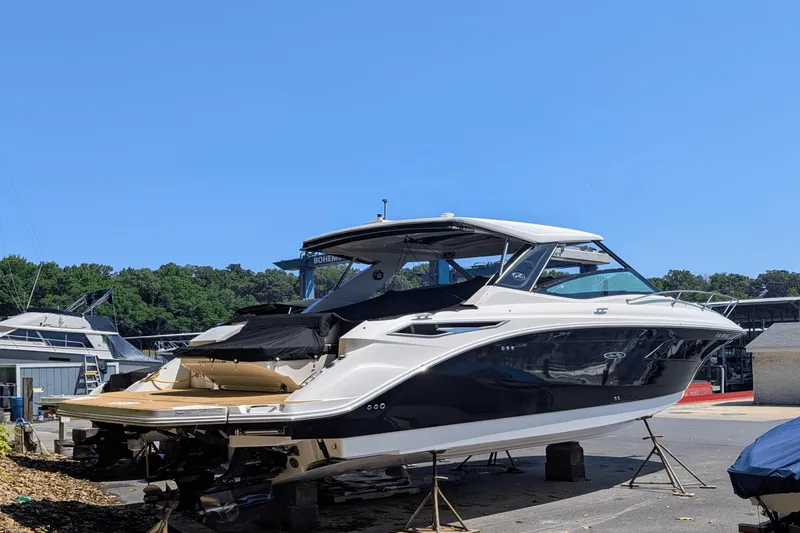 Slide: The Image of Sea Ray 320 DA 2023 - 63