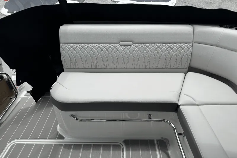 Slide: The Image of Sea Ray Sundancer 370 Outboard 2025 - 12