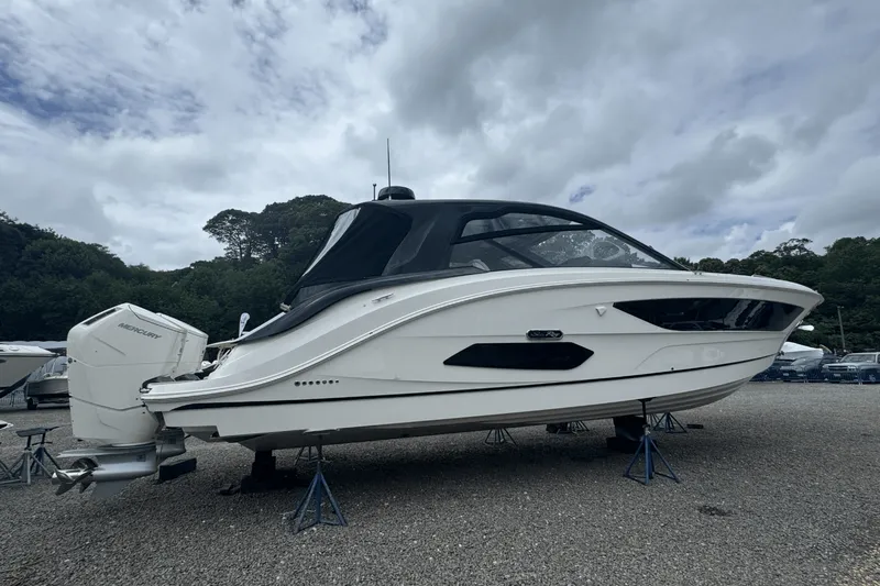 Slide: The Image of Sea Ray Sundancer 370 Outboard 2025 - 2