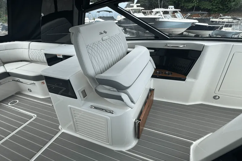 Slide: The Image of Sea Ray Sundancer 370 Outboard 2025 - 20