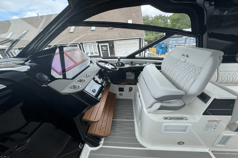 Slide: The Image of Sea Ray Sundancer 370 Outboard 2025 - 23