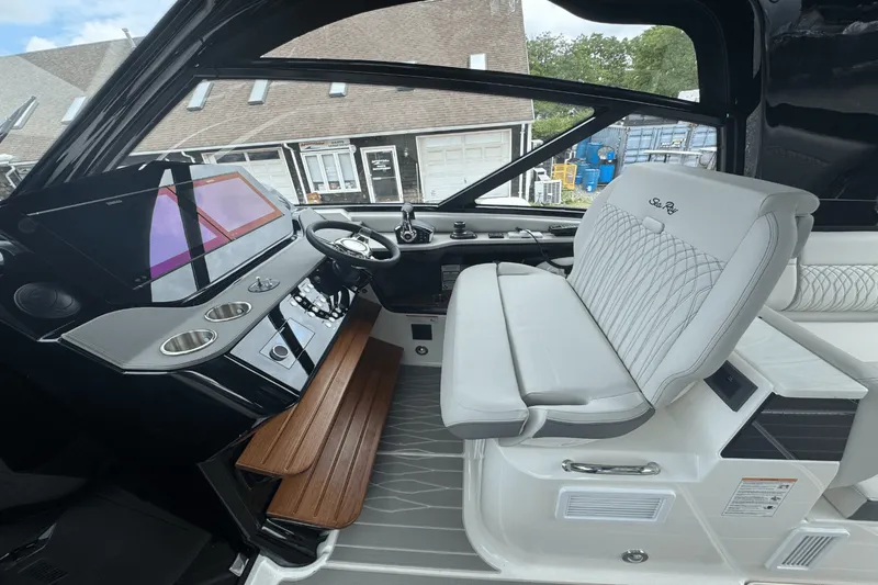 Slide: The Image of Sea Ray Sundancer 370 Outboard 2025 - 24
