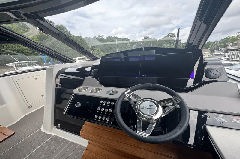 Slide: The Image of Sea Ray Sundancer 370 Outboard 2025 - 28