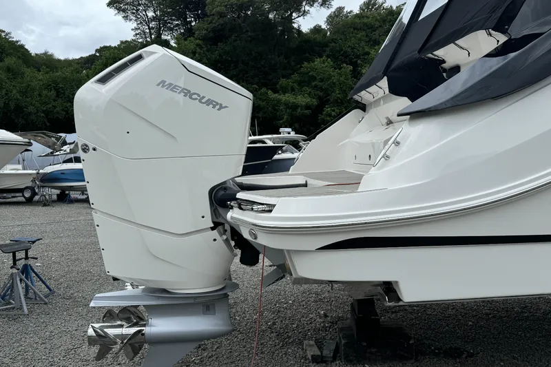 Slide: The Image of Sea Ray Sundancer 370 Outboard 2025 - 3