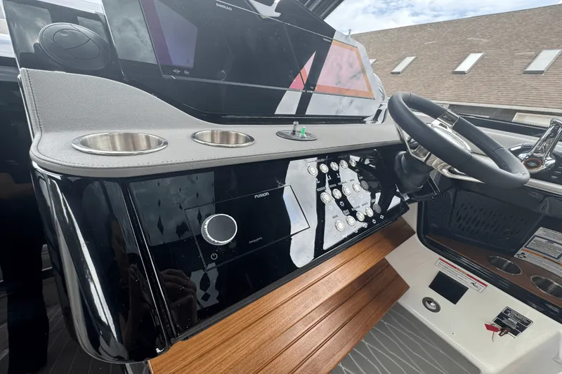 Slide: The Image of Sea Ray Sundancer 370 Outboard 2025 - 30