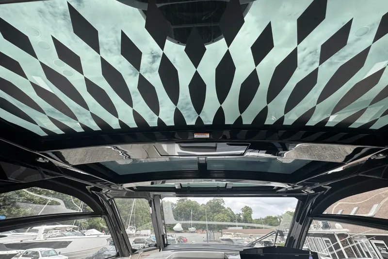 Slide: The Image of Sea Ray Sundancer 370 Outboard 2025 - 33