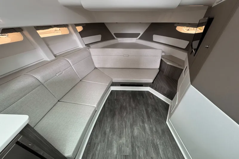 Slide: The Image of Sea Ray Sundancer 370 Outboard 2025 - 38