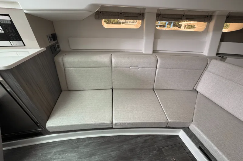 Slide: The Image of Sea Ray Sundancer 370 Outboard 2025 - 39