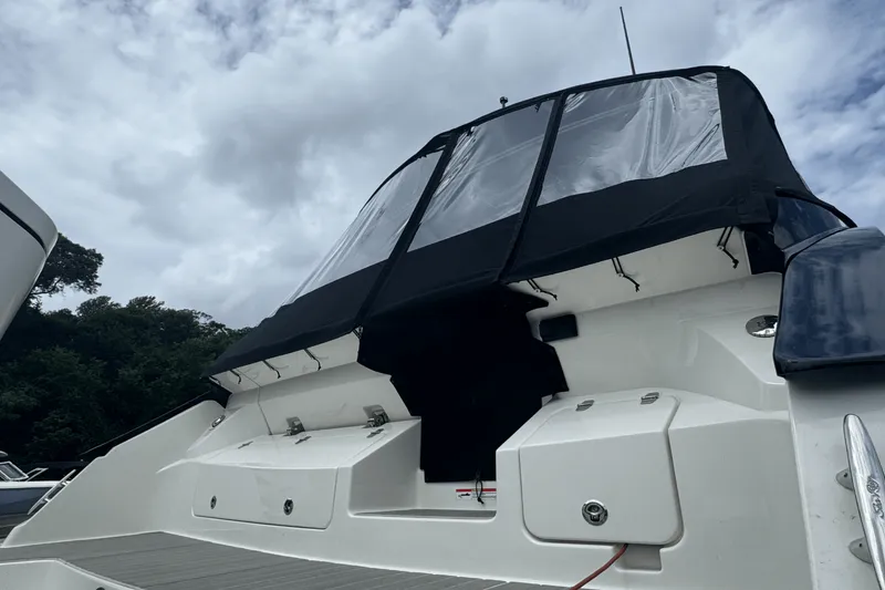 Slide: The Image of Sea Ray Sundancer 370 Outboard 2025 - 4