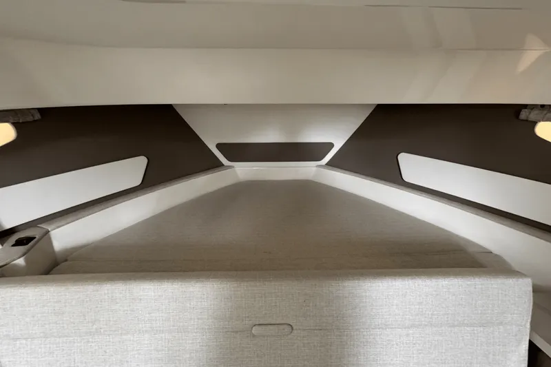 Slide: The Image of Sea Ray Sundancer 370 Outboard 2025 - 41