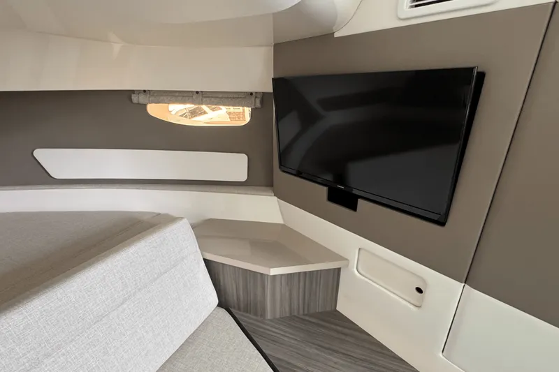 Slide: The Image of Sea Ray Sundancer 370 Outboard 2025 - 42