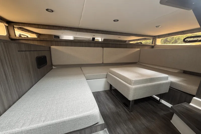 Slide: The Image of Sea Ray Sundancer 370 Outboard 2025 - 45