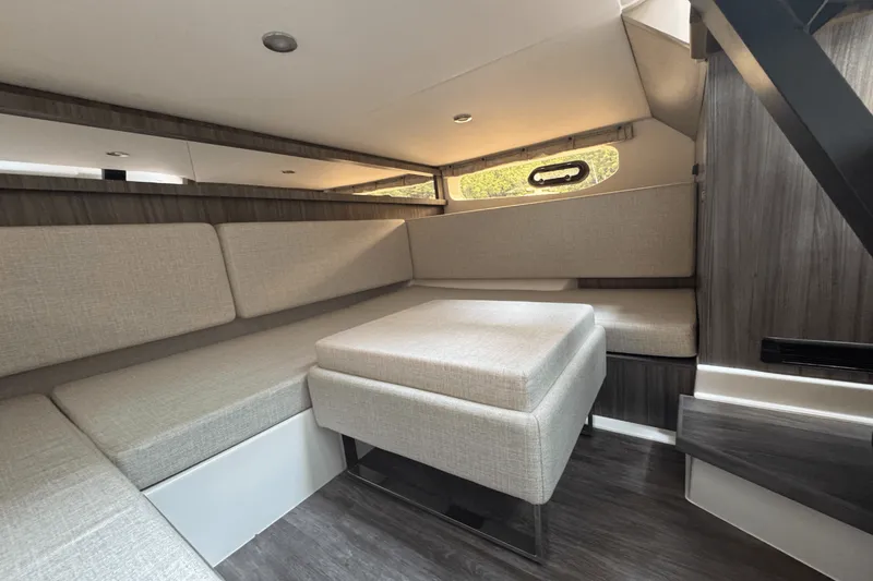 Slide: The Image of Sea Ray Sundancer 370 Outboard 2025 - 46