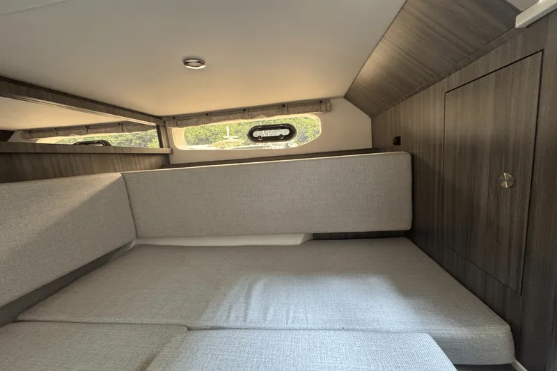 Slide: The Image of Sea Ray Sundancer 370 Outboard 2025 - 47