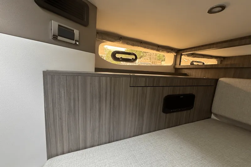 Slide: The Image of Sea Ray Sundancer 370 Outboard 2025 - 48