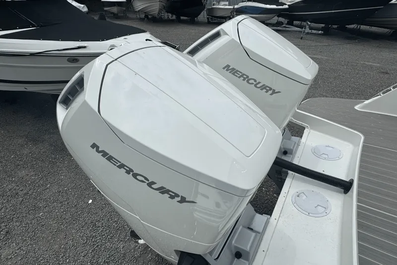 Slide: The Image of Sea Ray Sundancer 370 Outboard 2025 - 5