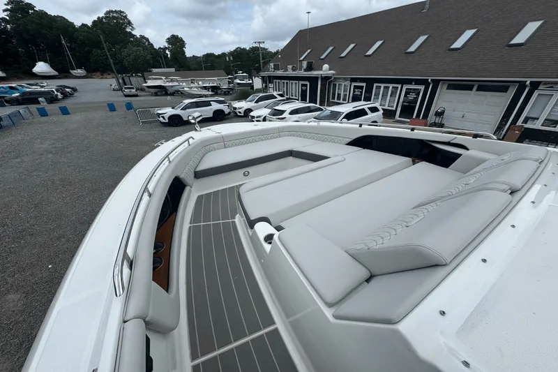 Slide: The Image of Sea Ray Sundancer 370 Outboard 2025 - 56