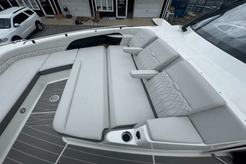 Slide: The Image of Sea Ray Sundancer 370 Outboard 2025 - 58