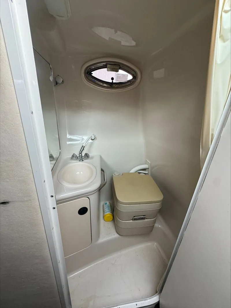 Slide: The Image of Sea Ray 240 Sundancer 2003 - 4