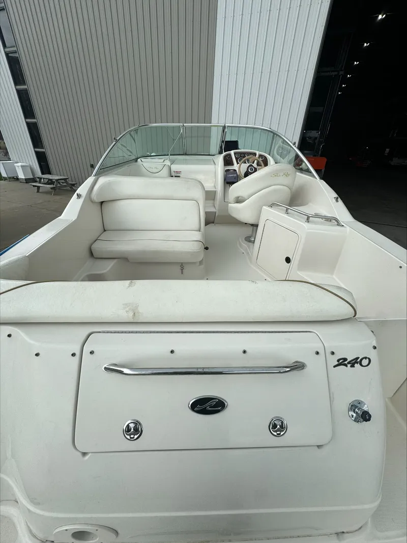 Slide: The Image of Sea Ray 240 Sundancer 2003 - 5