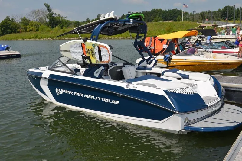 Slide: The Image of Nautique Super Air Nautique G23 2018 - 10