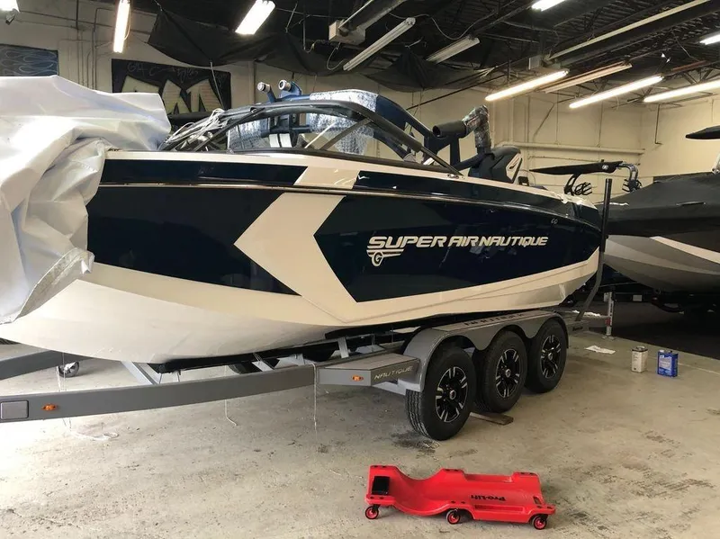 Slide: The Image of Nautique Super Air Nautique G23 2018 - 14