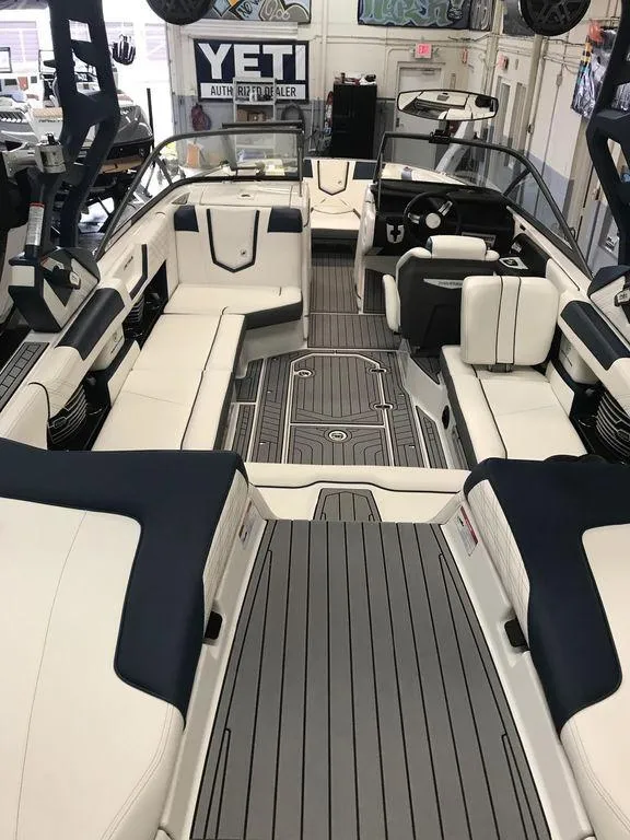 Slide: The Image of Nautique Super Air Nautique G23 2018 - 5