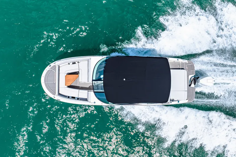 Slide: The Image of Sea Ray SDX 270 Outboard 2025 - 30