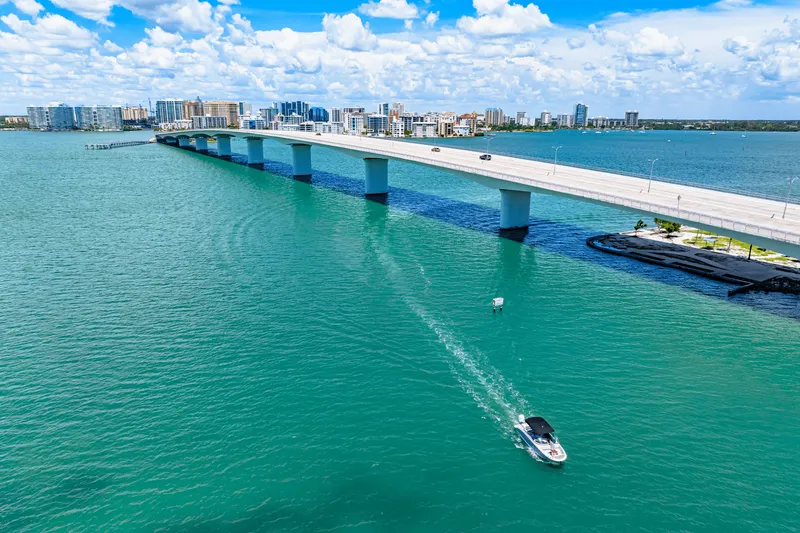 Slide: The Image of Sea Ray SDX 270 Outboard 2025 - 31