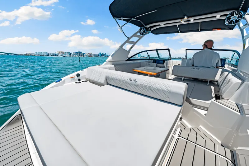 Slide: The Image of Sea Ray SDX 270 Outboard 2025 - 32