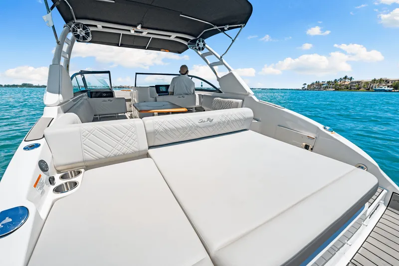 Slide: The Image of Sea Ray SDX 270 Outboard 2025 - 33