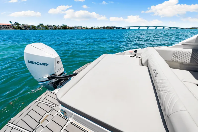 Slide: The Image of Sea Ray SDX 270 Outboard 2025 - 34