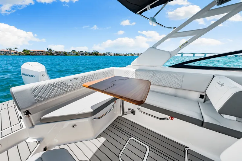 Slide: The Image of Sea Ray SDX 270 Outboard 2025 - 36