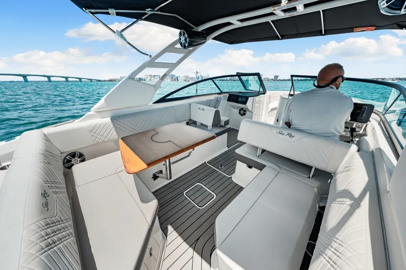 Slide: The Image of Sea Ray SDX 270 Outboard 2025 - 38