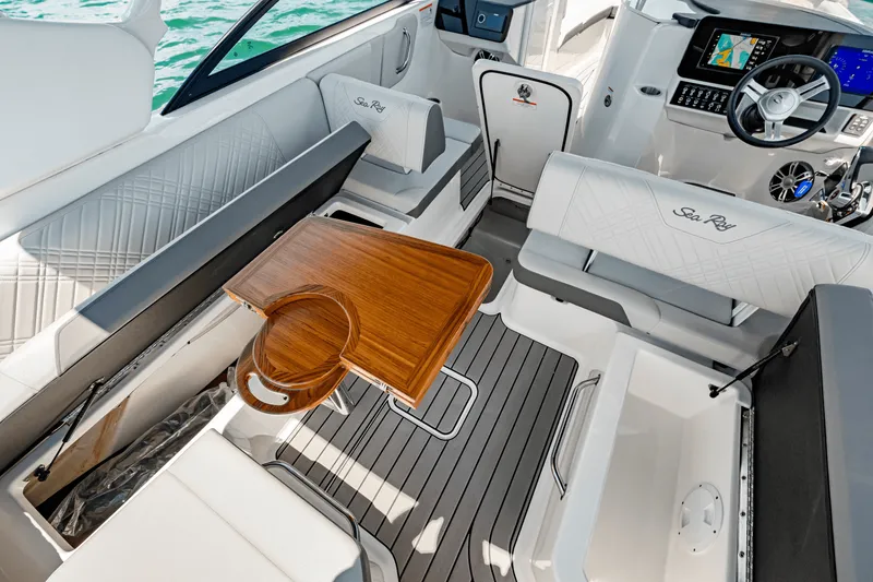 Slide: The Image of Sea Ray SDX 270 Outboard 2025 - 40