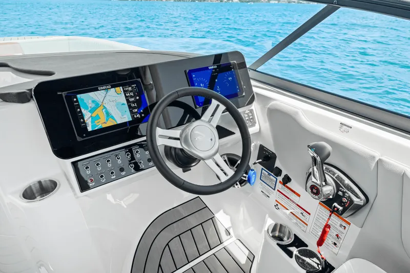 Slide: The Image of Sea Ray SDX 270 Outboard 2025 - 42