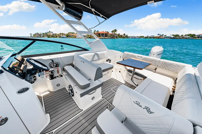 Slide: The Image of Sea Ray SDX 270 Outboard 2025 - 44