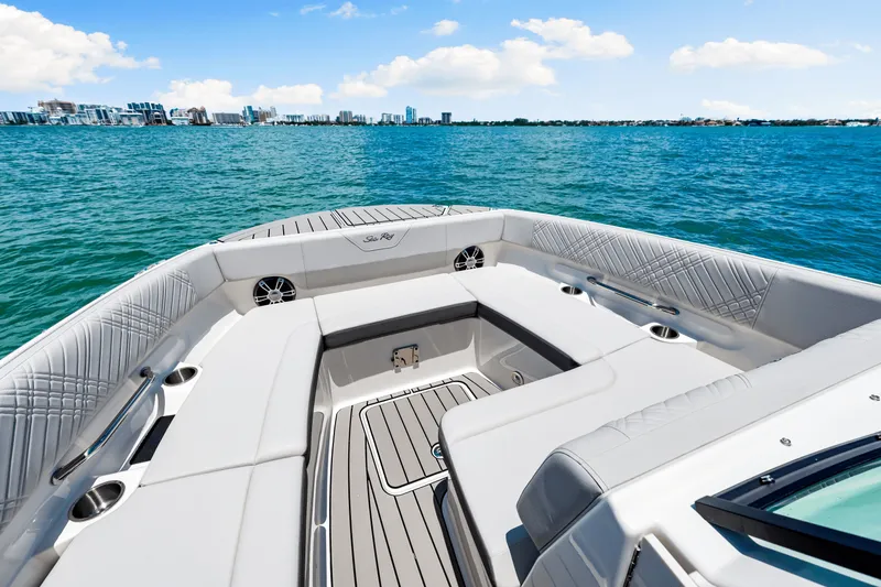 Slide: The Image of Sea Ray SDX 270 Outboard 2025 - 46