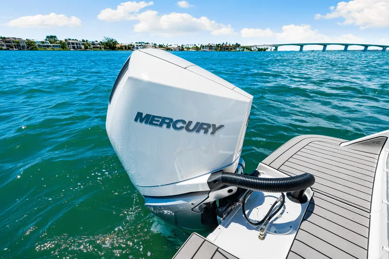 Slide: The Image of Sea Ray SDX 270 Outboard 2025 - 53