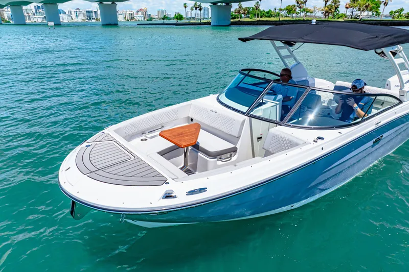 Slide: The Image of Sea Ray SDX 270 Outboard 2025 - 7