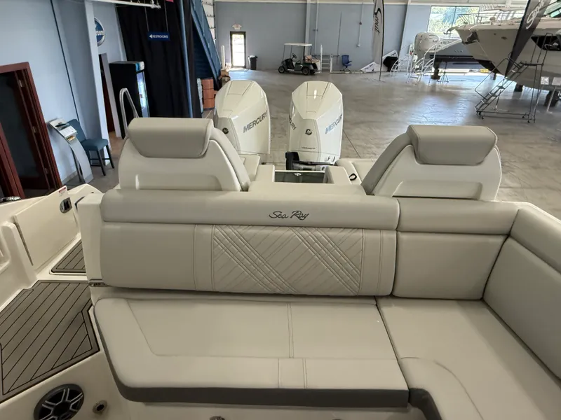 Slide: The Image of Sea Ray SDX 290 Outboard 2026 - 15