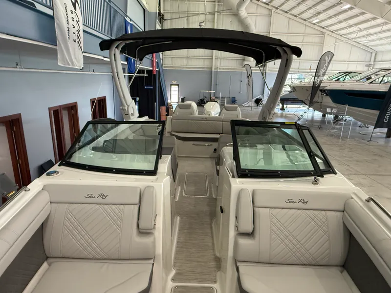 Slide: The Image of Sea Ray SDX 290 Outboard 2026 - 31