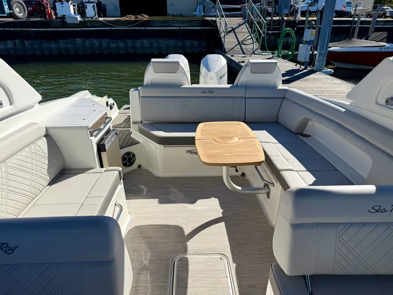 Slide: The Image of Sea Ray SDX 290 Outboard 2026 - 9